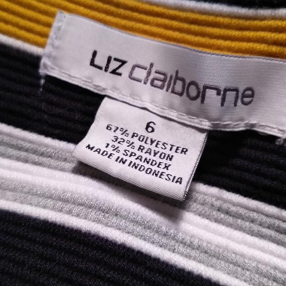 Bzzz bzzz buzz around town in this bee 🐝 inspired pattern dress - Picture 4 of 4